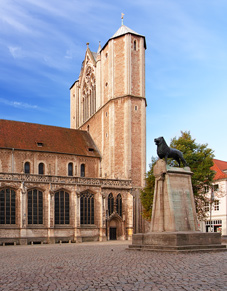 Der Braunschweiger Dom, Blick vom Burgplatz