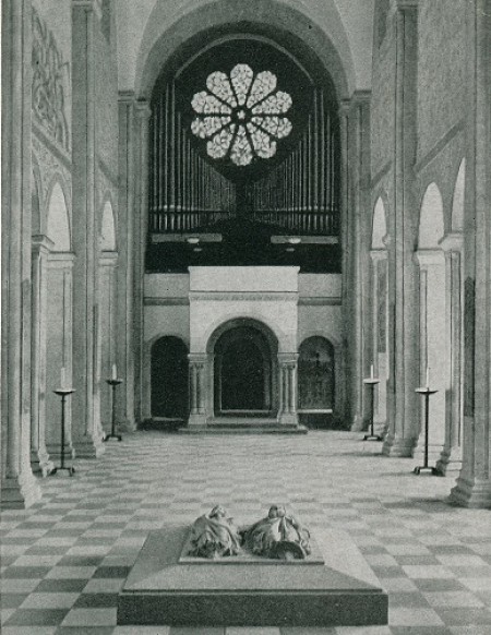 Mittelschiff des Braunschweiger Dom zur Zeit des 3. Reiches